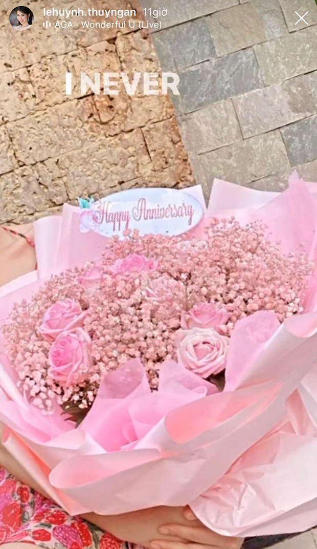 Hình như Thuý Ngân đã quên che bảng chữ trước khi đăng lên story