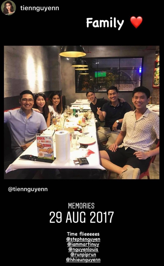 Bức ảnh gia đình hội ngộ của Tiên Nguyễn.