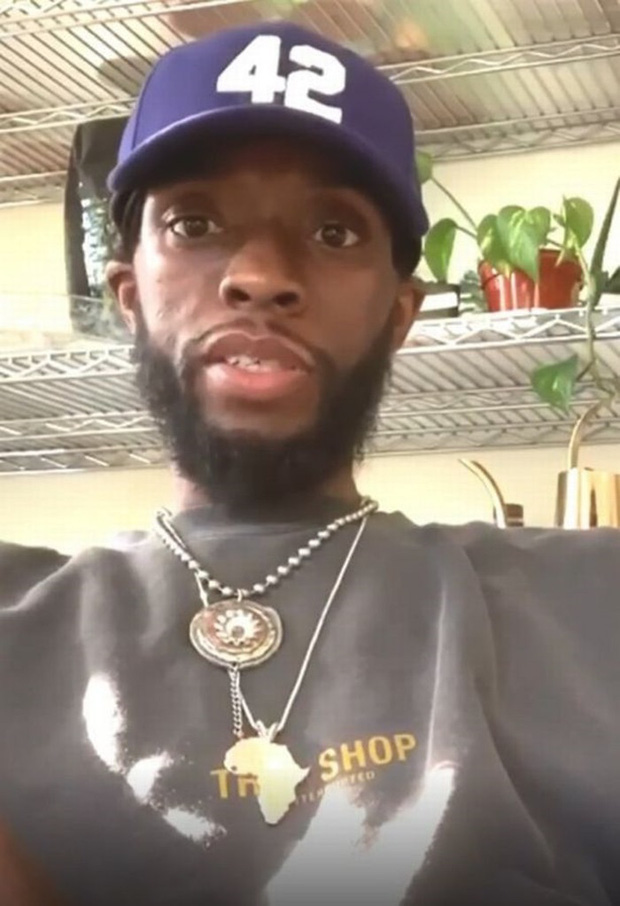 Hình ảnh hiếm hoi và đầy xót xa của Chadwick khi anh chia sẻ trong đợt dịch cách ly vì COVID-19. Thời điểm này, chẳng ai hay Chadwick đang phải chống chọi với căn bệnh ung thư trực tràng