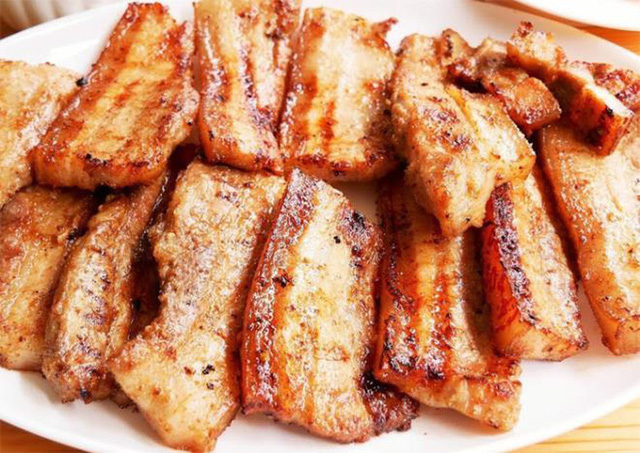 Thit nướng không nên để ở nhiệt độ quá 200 độ C. Ảnh minh họa