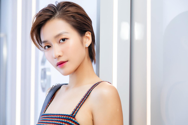 Thời điểm mới nổi tiếng, Khả Ngân đã gây chú ý với gương mặt ưa nhìn. Nhiều người nhận xét cô có gương mặt khá giống với Hoa hậu Đặng Thu Thảo.