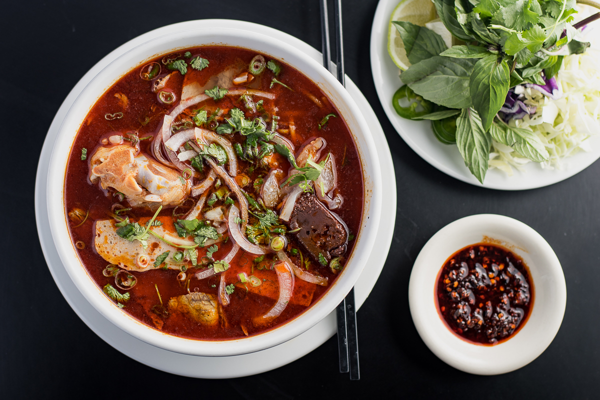 Bún bò Huế - món ăn đậm vị bò có nước dùng chuẩn ngọt từ xương bò