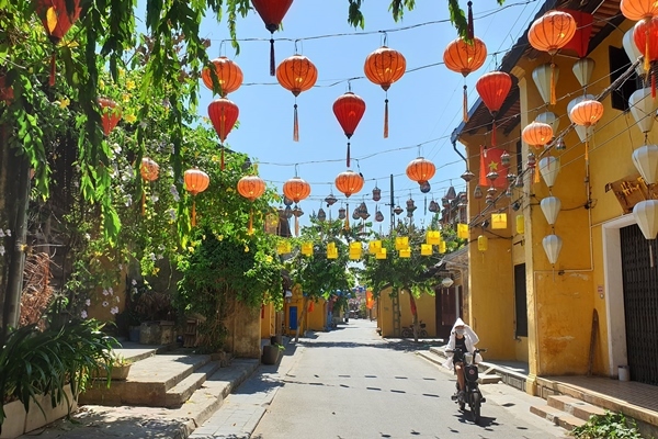 Tiếp tục các biện pháp phòng chống dịch, chung sống an toàn với COVID-19. Ảnh minh họa.