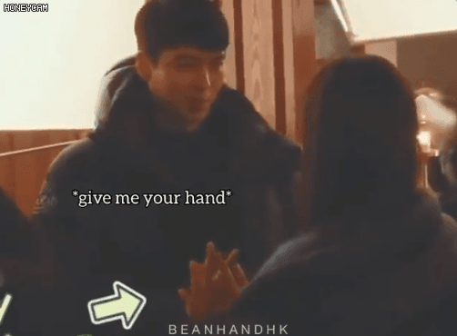 Phản ứng của Hyun Bin khi Son Ye Jin 