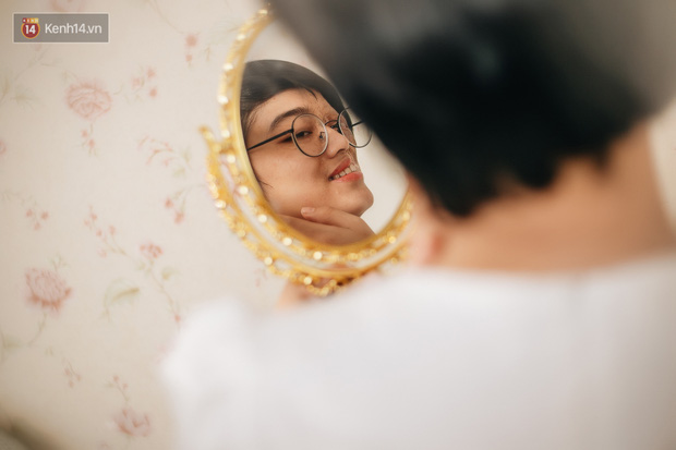 Khuôn mặt dù không hoàn thiện, nhưng Hảo không oán hận, cô thương 