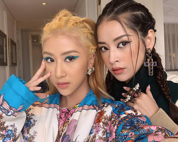 ... và hiện tại, cả hai được cho là đã nghỉ chơi vì dính dáng đến vấn đề hẹn hò tình cũ của bạn thân. Cả hai đều có màn lột xác nhan sắc đến phong cách ngoạn mục