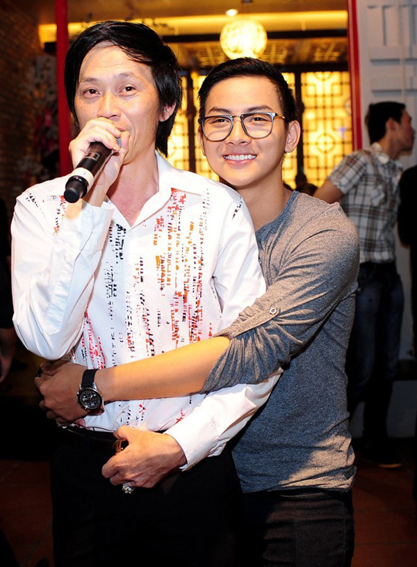 Hoài Lâm thân thiết với cha nuôi Hoài Linh.