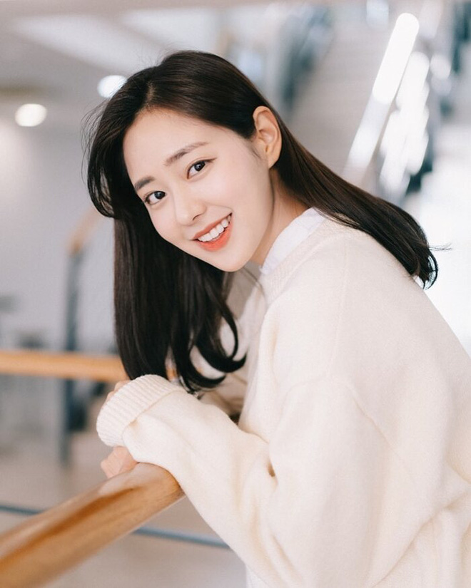 Cô được nhận xét mang vẻ đẹp không khác gì diễn viên, minh tình đình đám xứ Hàn
