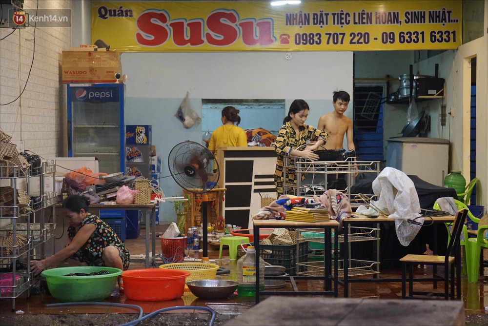 Bên cạnh đó, nhiều hàng quán tại Đà Nẵng cũng đã bắt đầu dọn dẹp để mở bán trở lại.