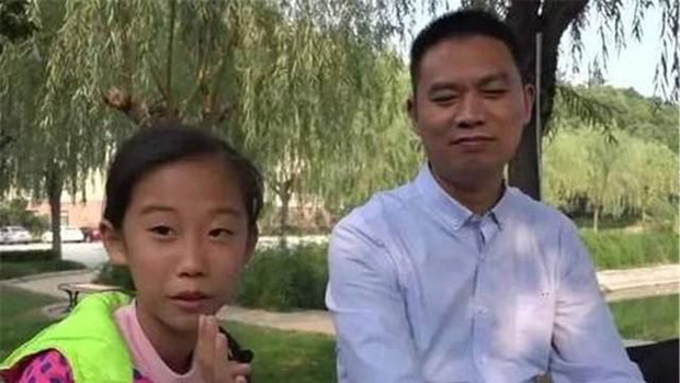 Zhang Yiwen và bố (Ảnh: Sưu tầm)