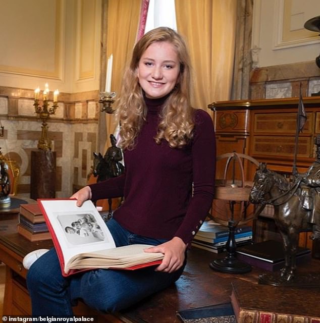 Nàng công chúa đang tích cực học tập trên con đường trở thành Nữ hoàng trong tương lai.