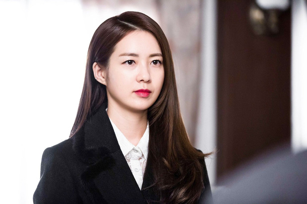 Dù Kim Rae Won không tiết lộ danh tính bạn gái, thế nhưng dân mạng đã nhanh chóng khoanh vùng cô gái khiến nam diễn viên tự tử là Lee Yo Won