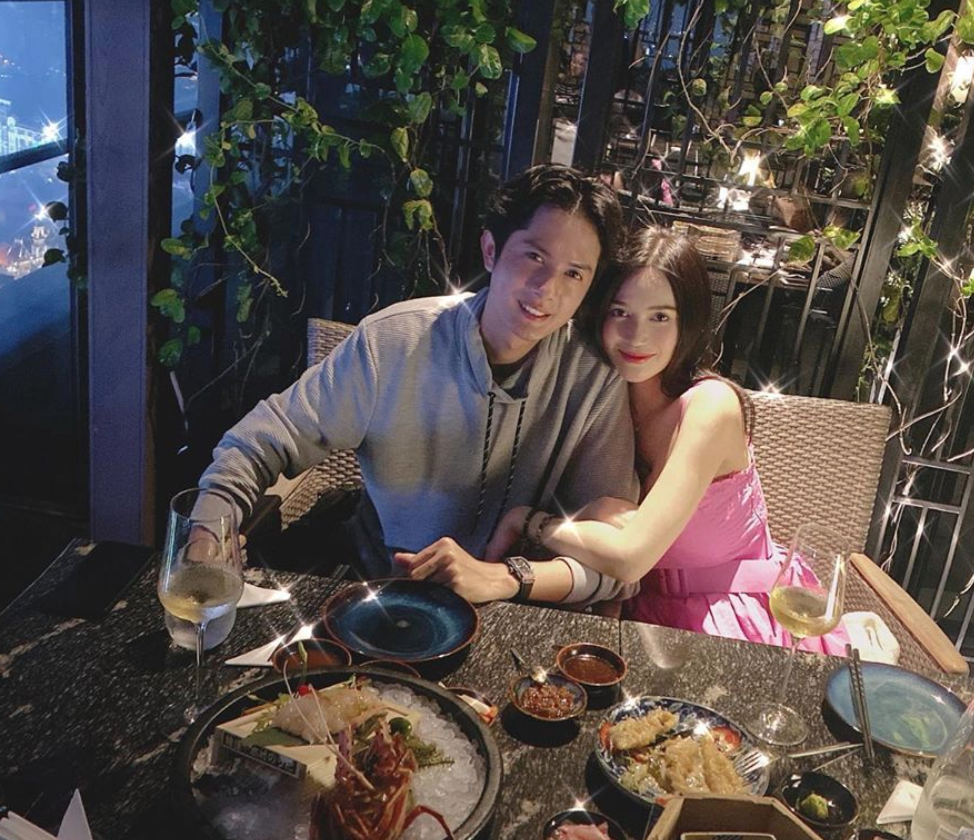 Hình ảnh cuối cùng được cả hai đăng tải là ảnh kỉ niệm 1 năm hẹn hò