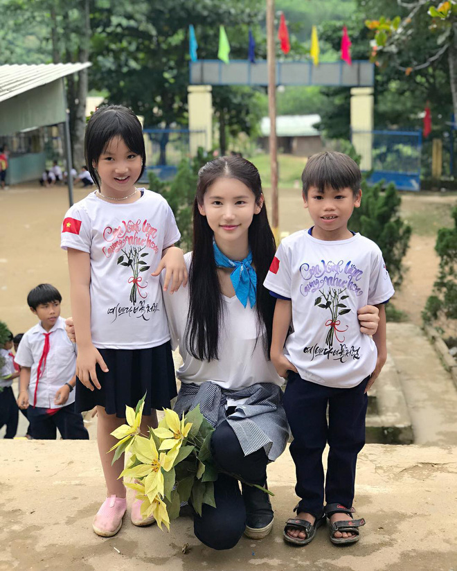 ... và là người có tấm lòng nhân hậu. Nữ diễn viên từng đến Việt Nam làm công tác thiện nguyện
