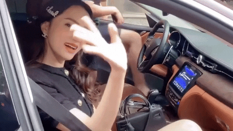 Hương Giang được đích thân Matt Liu đèo về nhà, nhìn nụ cười là biết hạnh phúc đến nhường nào!