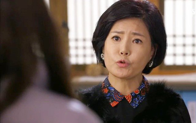 Mẹ chồng luôn bắt Thảo phải hoàn thành tốt vai trò 1 người dâu trưởng, kể cả cô đang mang bầu sắp sinh. (Ảnh minh họa)