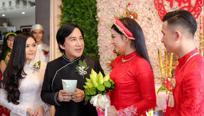 Trinh Trinh trong đám cưới con gái đầu của Kim Tử Long