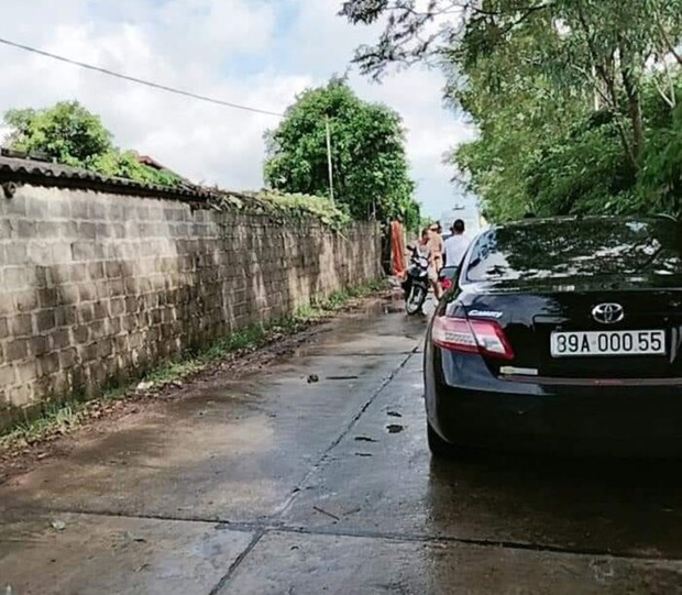 Khu vực con đường dẫn vào nơi xảy ra vụ việc (Ảnh Facebook)