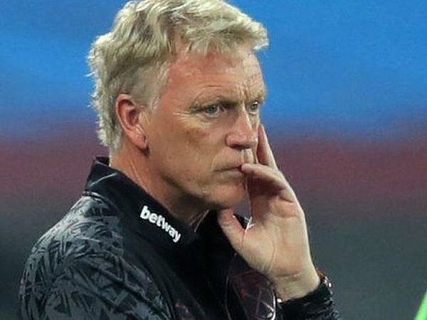 Ngay trước khi ra sân, HLV David Moyes và 2 cầu thủ West Ham nhận tin mắc COVID-19