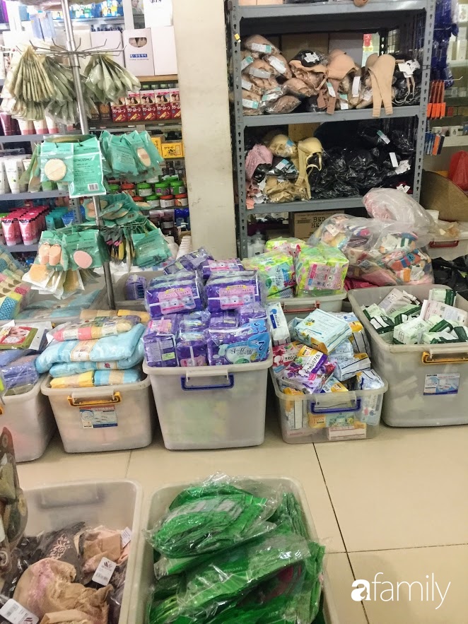 Tới cả quần áo và đồ lót.