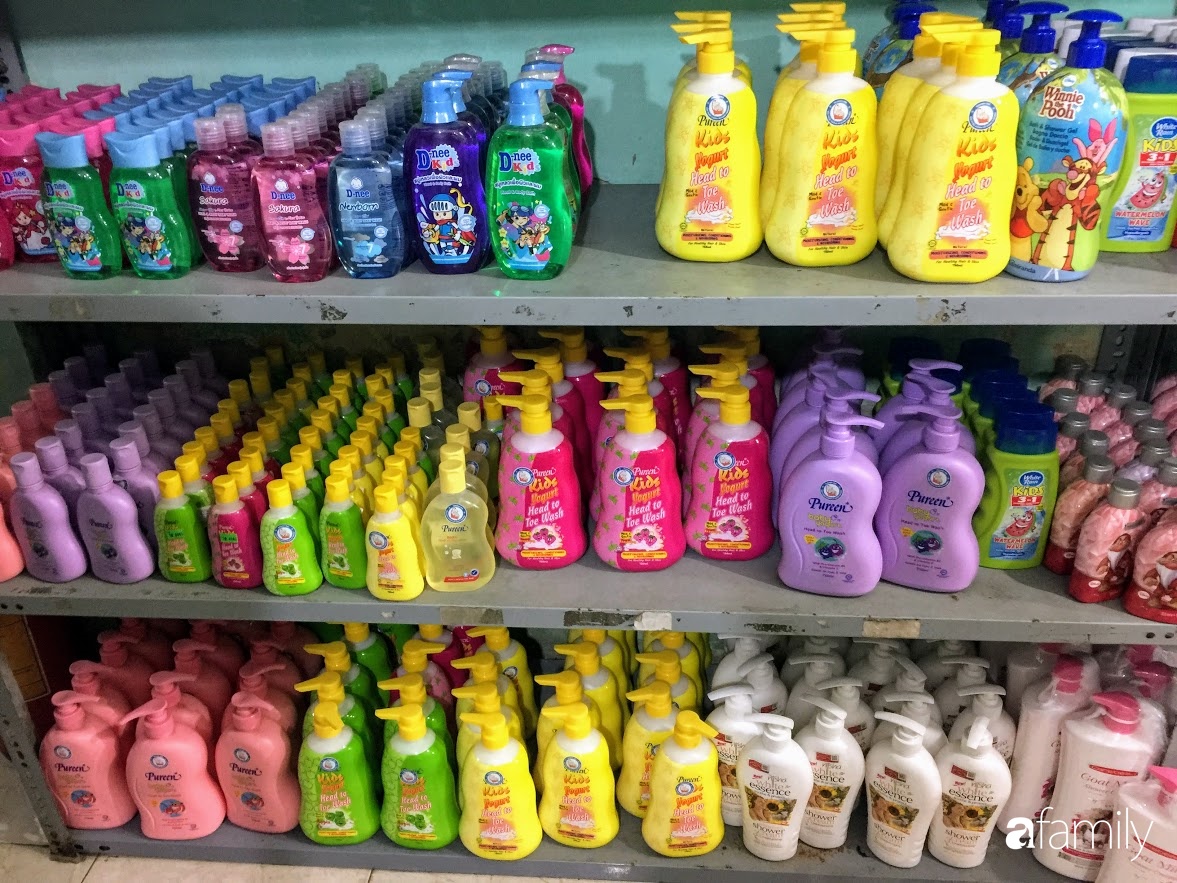 Đa dạng từ các sản phẩm sữa tắm, dầu gội đầu xách tay cho trẻ con.