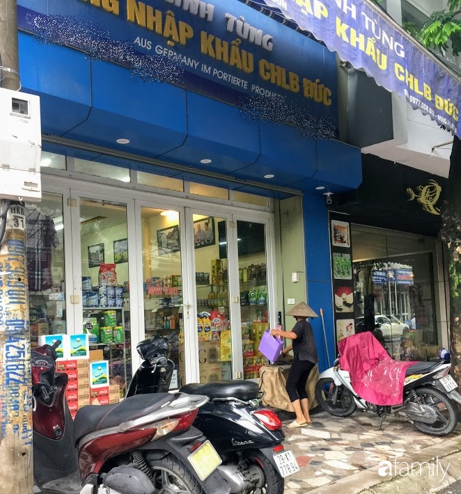 Phố Nguyễn Sơn, nơi các cửa hàng bán đa dạng sản phẩm xách tay. Nơi đây được mệnh danh là thủ phủ của các mặt hàng xách tay.