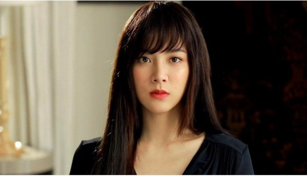 Linh nhận được tin nhắn chồng ngoại tình mà như sét đánh ngang tai, khiến cô bị sốc, tâm trí rối bời. (Ảnh minh họa)