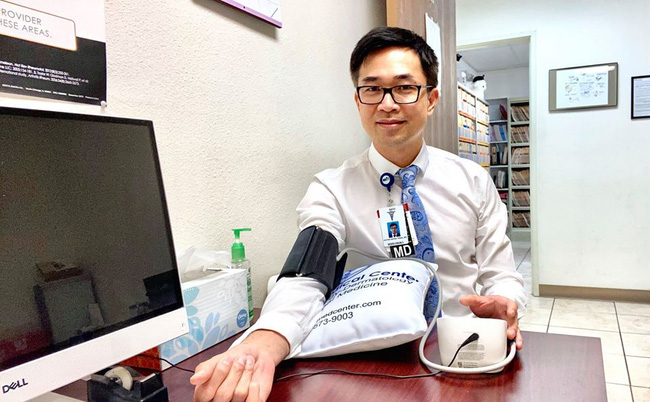 PGS BS Trần Huỳnh (tên tiếng Anh là Huynh Wynn Tran) khuyên rằng mọi người nếu có thắc mắc về giải độc và thải độc thì nên đến gặp bác sĩ thay vì đọc bài online.