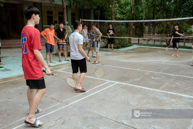 Trong trường có rất nhiều lớp hoạt động ngoại khóa.