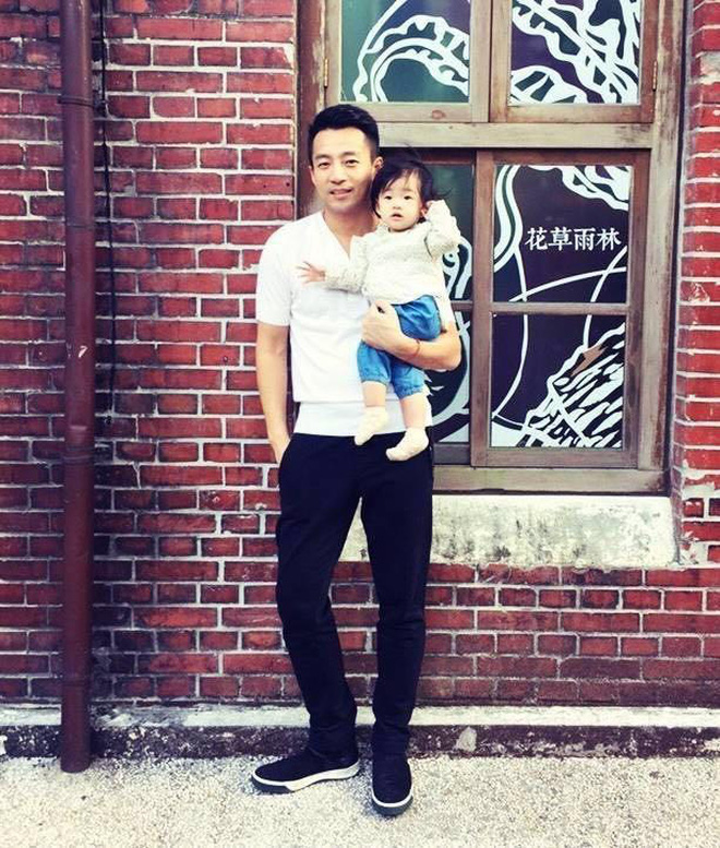 Uông Tiểu Phi hết sức cưng chiều con gái đầu lòng nhưng không đả động gì đến con trai