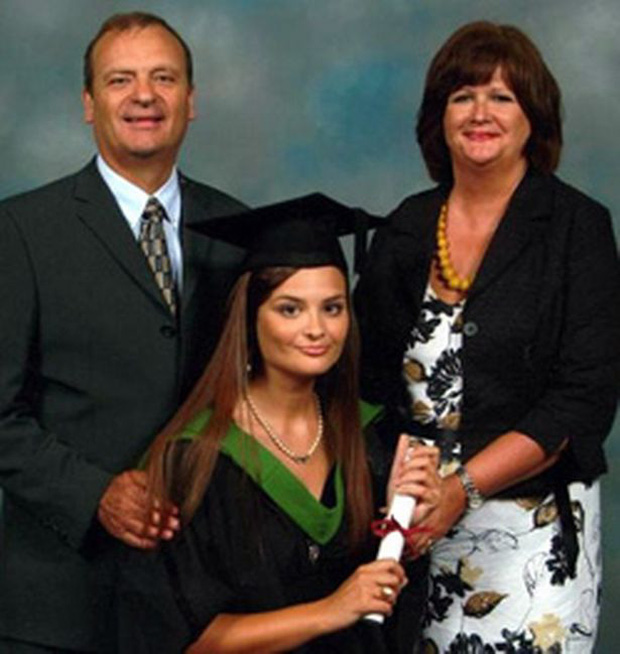 Lindsay Ann Hawker sau khi tốt nghiệp đại học đã sang Nhật Bản để làm giáo viên dạy tiếng Anh.