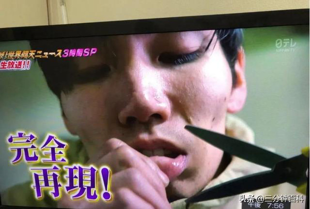 Tatsuya đã tự tay thay đổi dung nhan của mình để chạy trốn khỏi sự truy lùng gắt gao của cảnh sát.