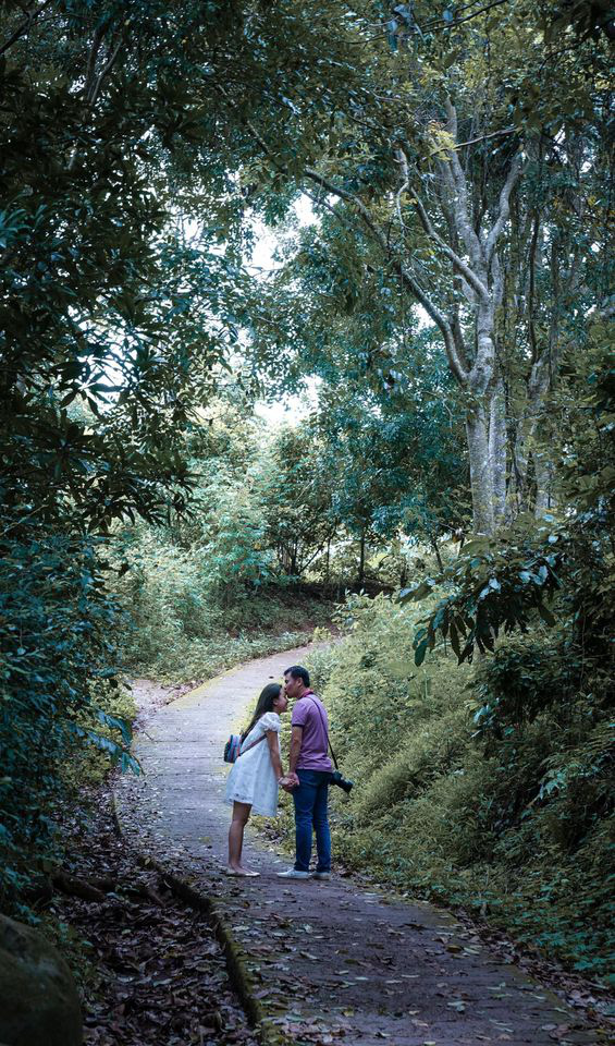 Vân Hugo lần đầu công khai diện mạo bạn trai đại gia lên MXH.