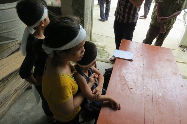 Nỗi đau của gia đình nạn nhân Lê Đình Anh khi hai người con đang còn quá nhỏ.