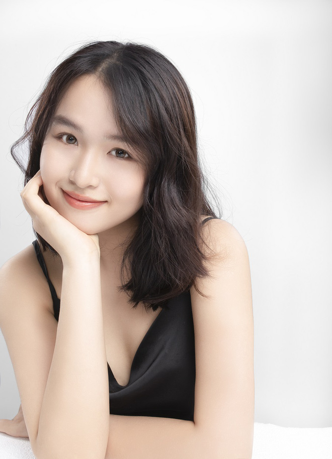 Khánh Trinh hứa hẹn sẽ là một nhan sắc triển vọng trong tương lai