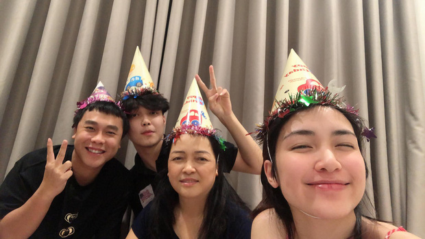 Hoà Minzy từng chia sẻ, sau khi cô lo cho bố mẹ và em có cuộc sống tốt nhất mới nghĩ đến chuyện cá nhân