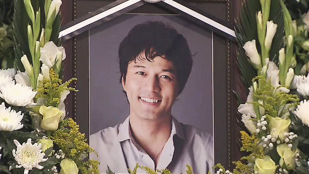 Di ảnh của anh là nụ cười rạng rỡ, không nỗi u sầu