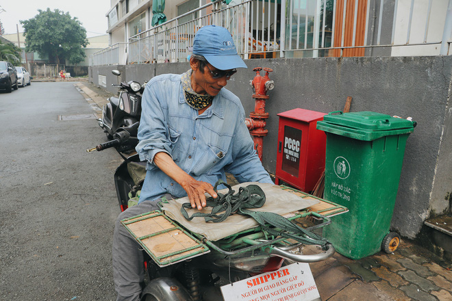 Có những ngày ế đơn, chú Long lại lủi thủi ra về...