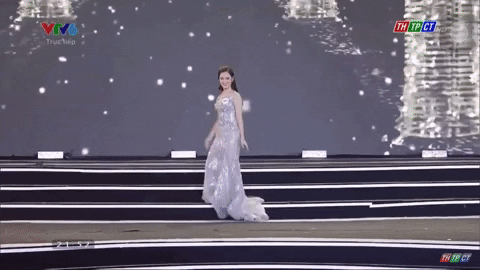 Tuy nhiên cô nàng không được đánh giá cao bởi màn catwalk ở vòng Bán kết cuộc thi