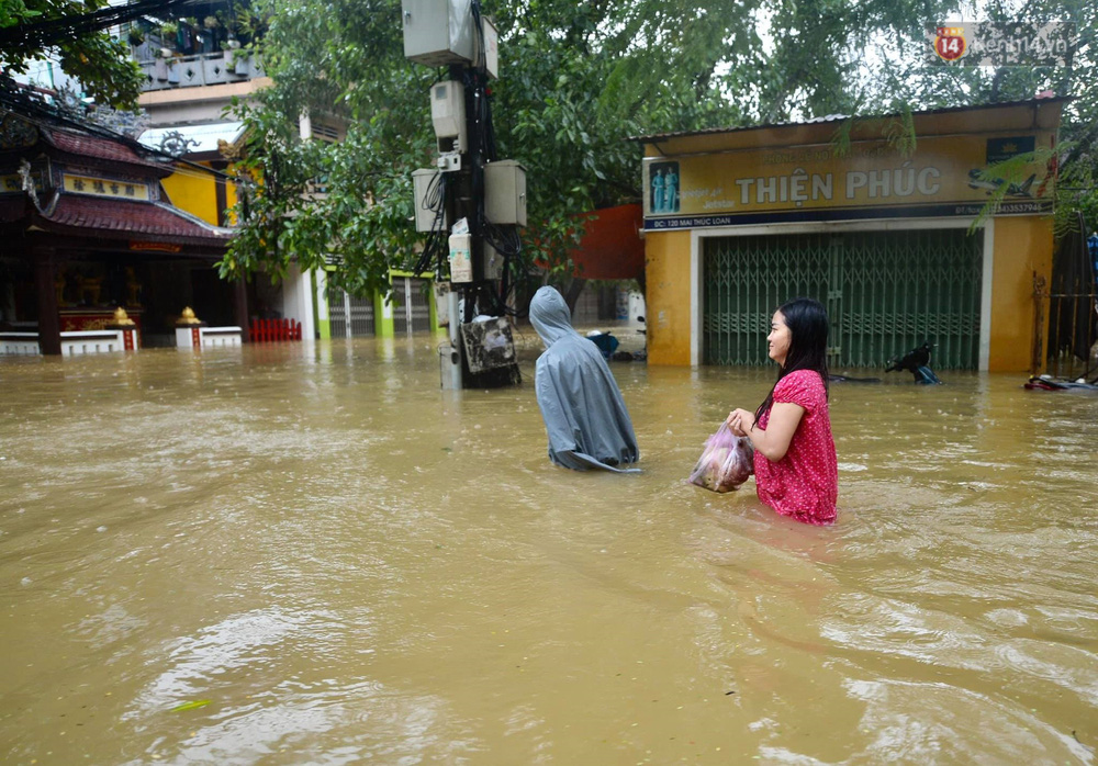 Đã vài ngày nay nước dâng và chưa có dấu hiệu rút