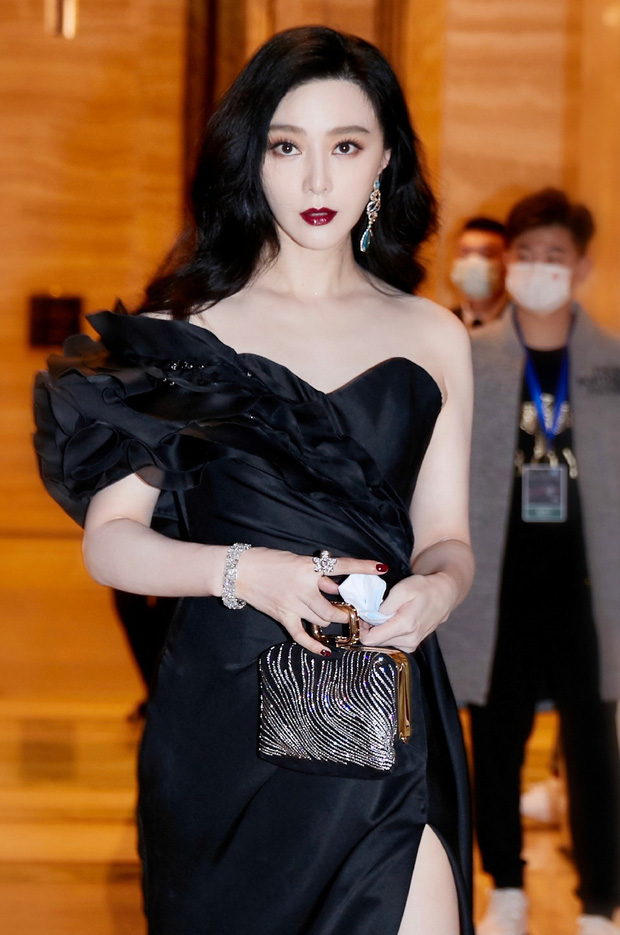 Phạm Băng Băng xuất hiện tại thảm đỏ sự kiện Hoa Đỉnh diễn ra tối ngày hôm nay