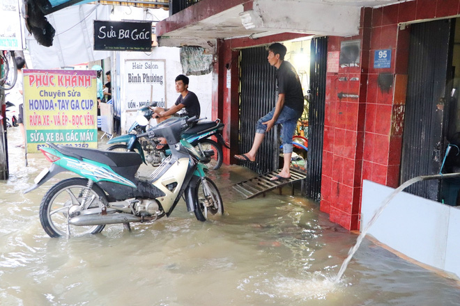 Cuộc sống của những hộ kinh doanh, buôn bán trên mặt đường Trần Xuân Soạn gặp nhiều khó khăn