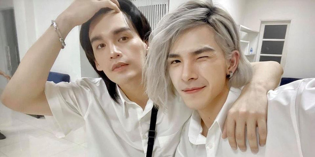 Denis Đặng và Nguyễn Trần Trung Quân là 1 tromg những nghệ sĩ lên tiếng vận động quyên góp sớm nhất nhì showbiz Việt