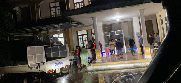 Các hành khách đã được đưa vào bờ an toàn