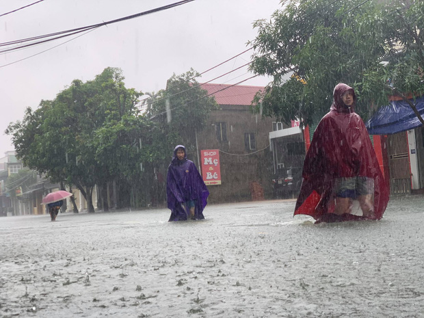 Đường phố thành phố Hà Tĩnh ngập nghiêm trọng