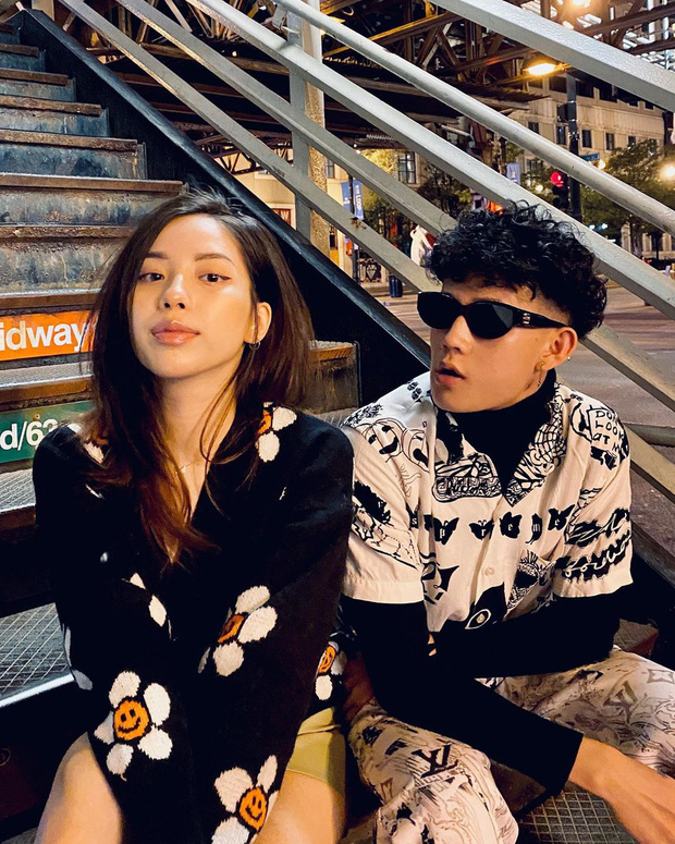 Couple chị em gây bão MXH