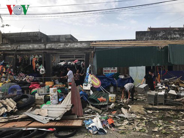 Người dân Kỳ Anh, Hà Tĩnh đang cố gắng gượng dậy dọn dẹp nhà cửa, khắc phục hậu quả do bão (Ảnh: VOV)