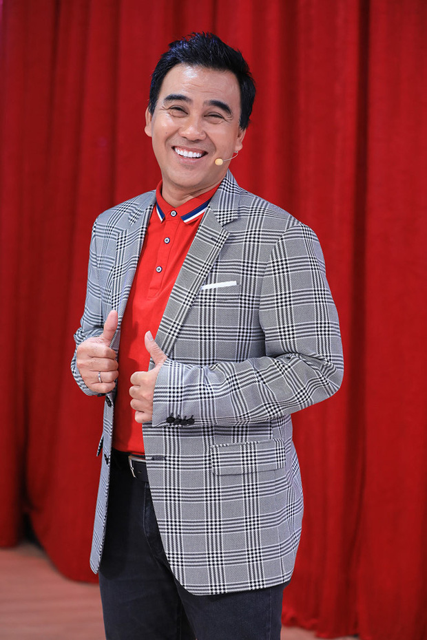 Chỉ trong vòng chưa đầy 1 giờ, MC Quyền Linh đã nhận được 2,3 tỷ đồng từ các mạnh thường quân