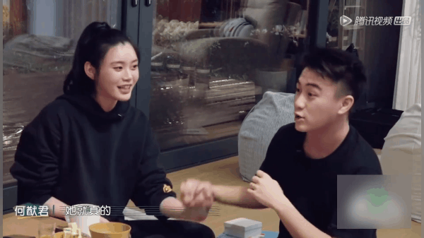 Ai ngờ bị nàng từ chối phũ phàng, rụt tay lại