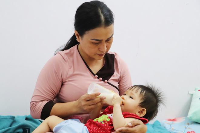 5 đứa trẻ bị cha mẹ bỏ rơi đã được chị Nga nhận về cưu mang, săn sóc